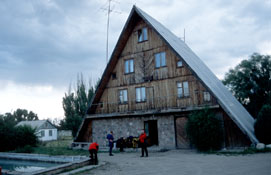 Schronisko w
Karako�