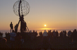 North Cape: tourists wait for midnight