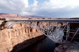 Most nad rzek�
Colorado